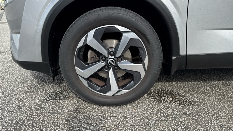 Nissan Qashqai 1.3 DiG-T MH N-Connecta 5dr Petrol Hatchback